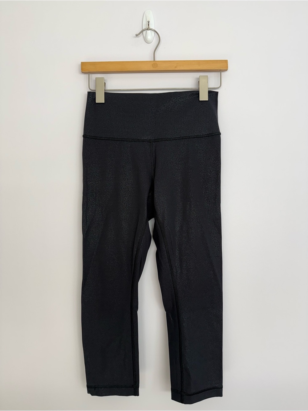 51: Lululemon Wunder Under Crop HR 21" Luminosity Foil Print Black Black Sz 6
